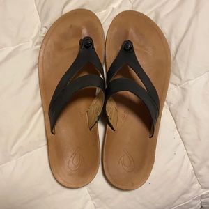 Olukai leather flip flops size 9